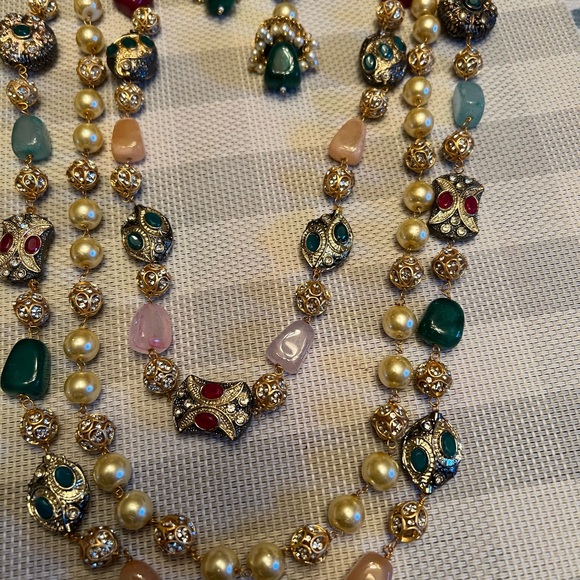 Multicolor long necklace with earrings. - Picture 3 of 5